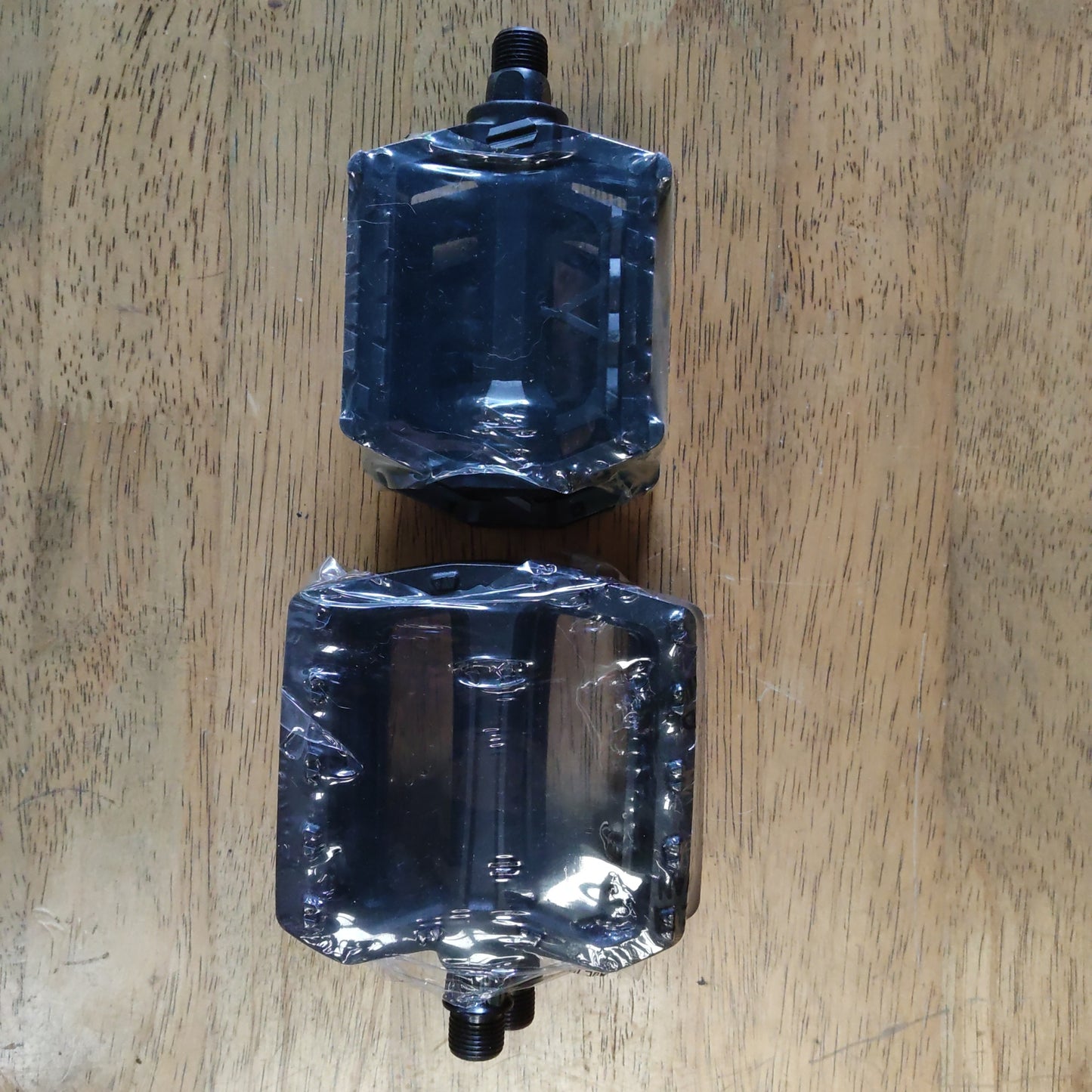 VP-301 Plastic Pedals w/ Reflectors (Made in Taiwan, Kid or Adult bike sizes)
