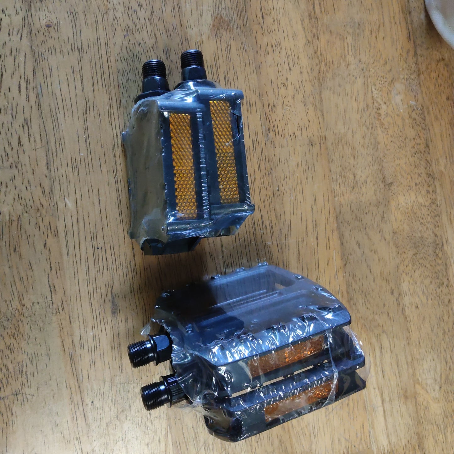 VP-301 Plastic Pedals w/ Reflectors (Made in Taiwan, Kid or Adult bike sizes)