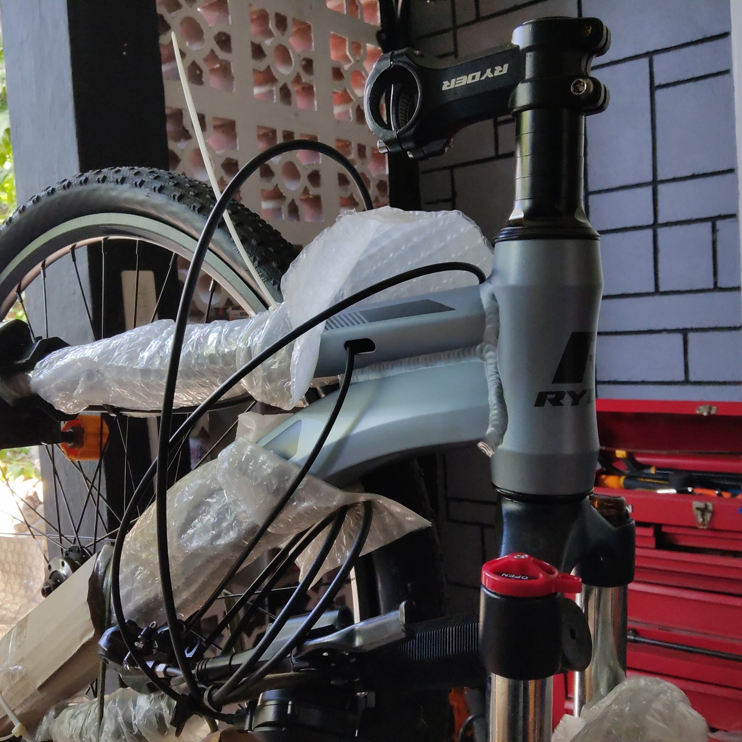 Ryder X8 2 x 9 Alivio & Tourney Hydraulic 29in MTB