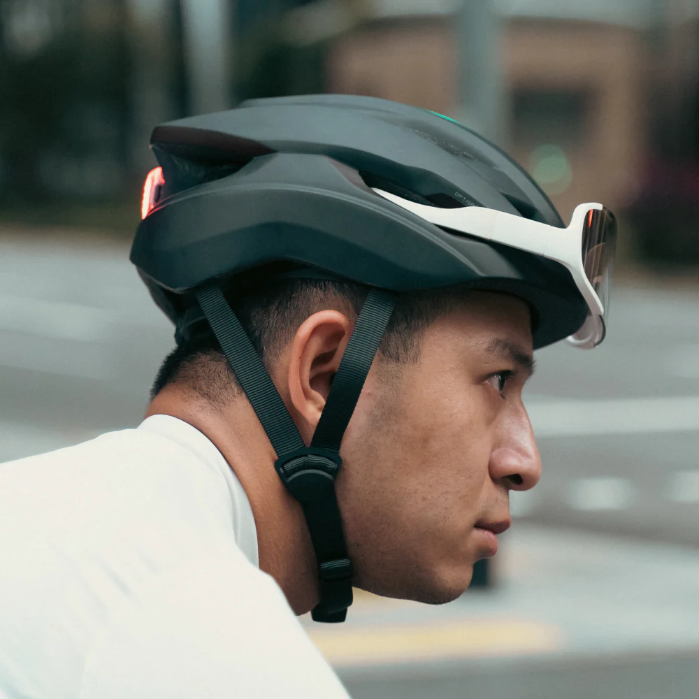 Lumos Ultra Fly helmet + Firefly light Bundle (MIPS)
