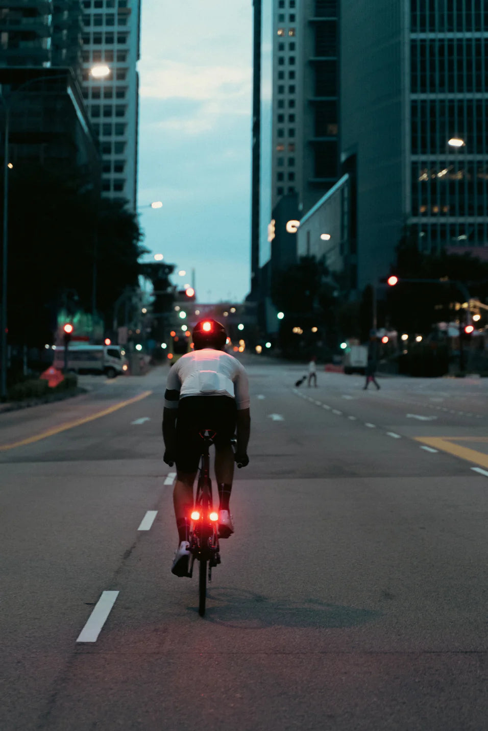 Lumos Ultra Fly helmet + Firefly light Bundle (MIPS)