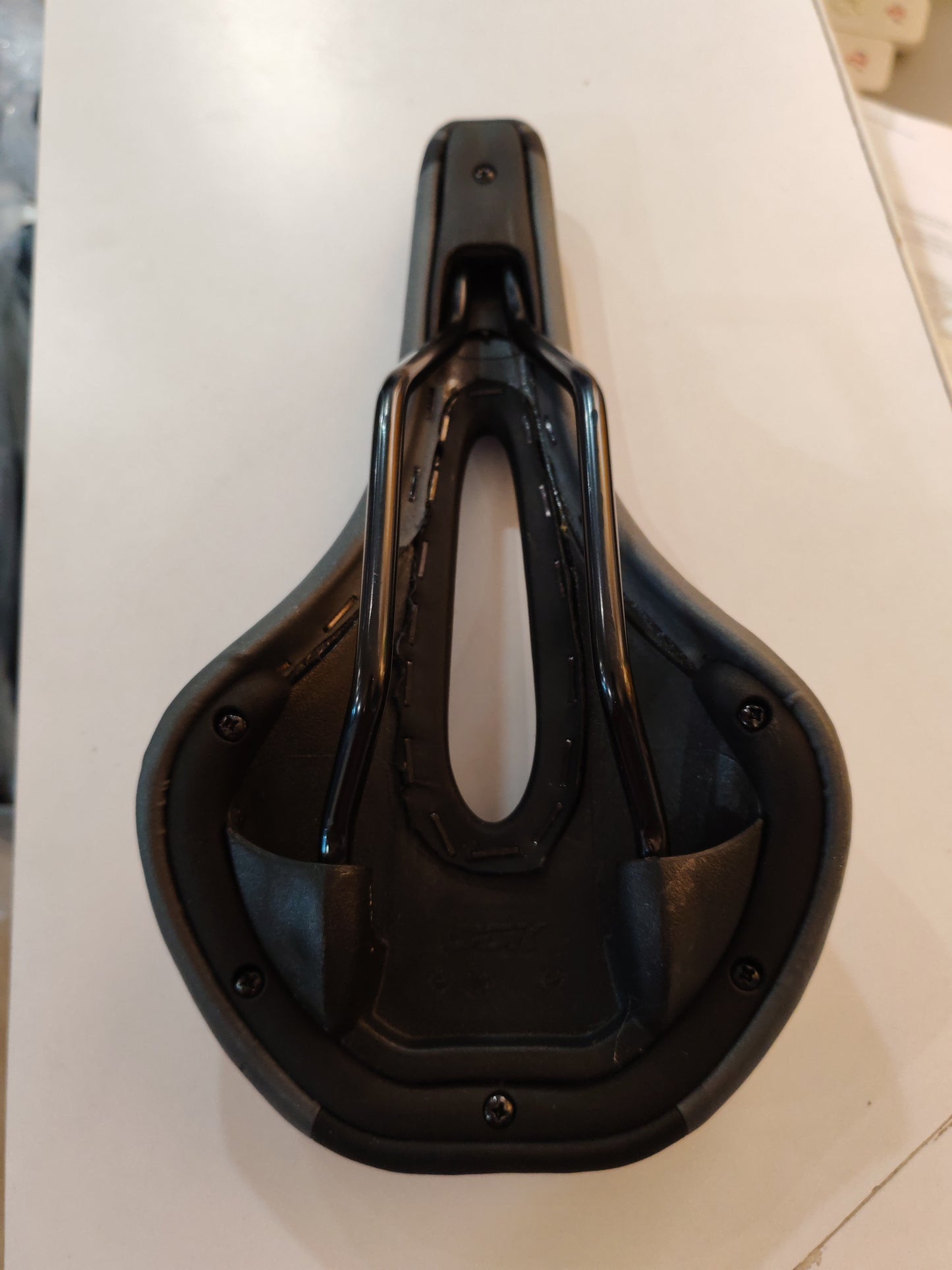 DDK DD3733 Snake Gravel Saddle w/ Cut-out (274 x 157mm)