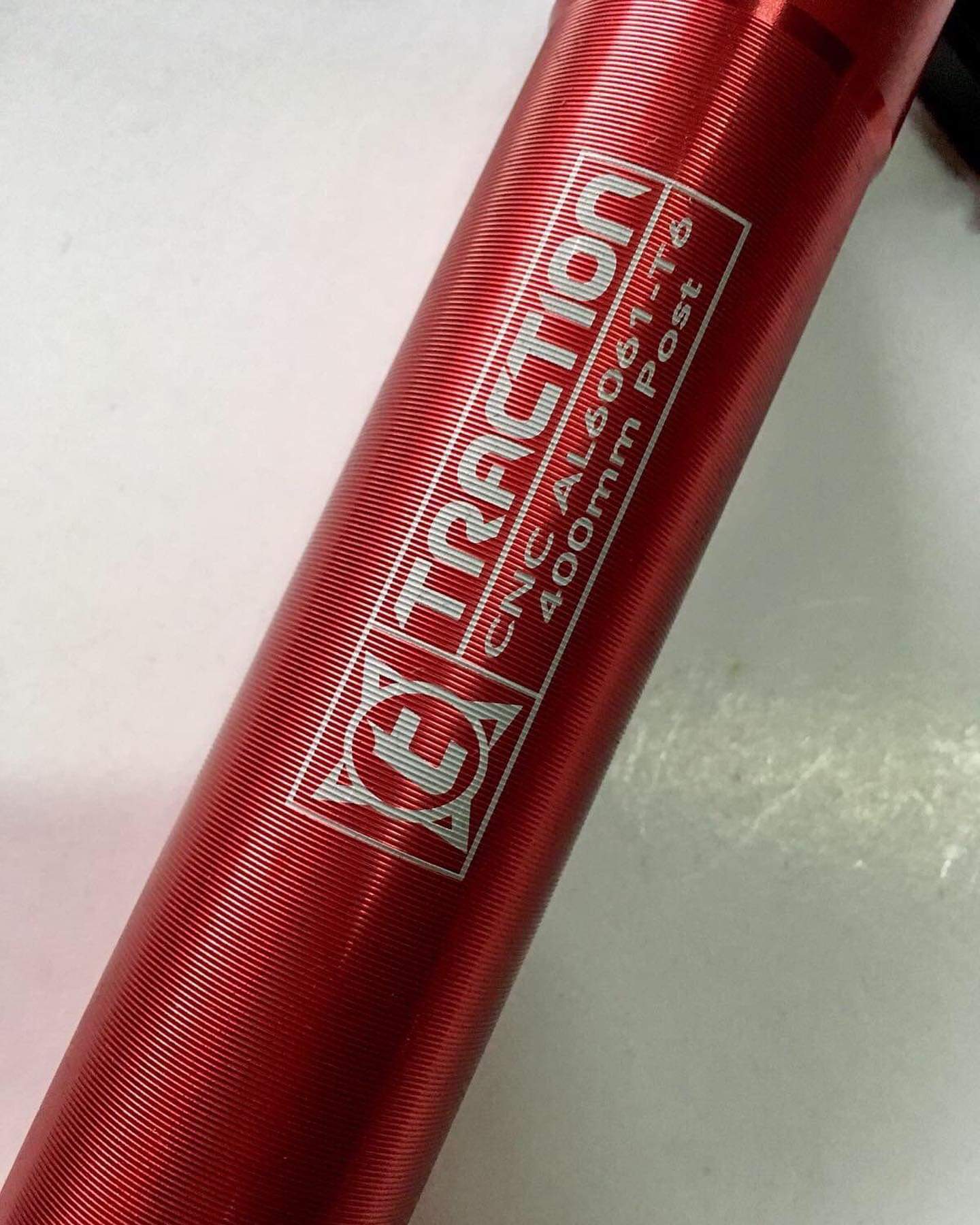 Traction CNC AL6061-T6 Seatpost (27.2 x 400mm)